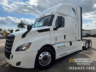 Freightliner Cascadia 126 Sleeper Semi Truck - Detroit, Other