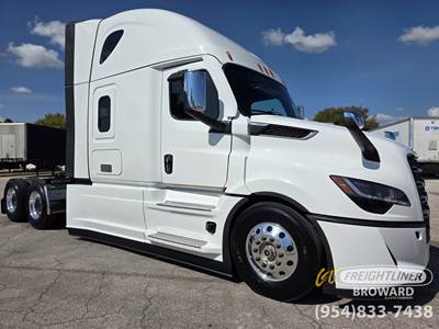 Freightliner Cascadia 126 Sleeper Semi Truck - Detroit 505HP, Other