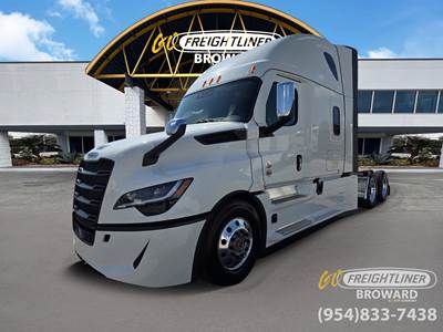 Freightliner Cascadia 126 Sleeper Semi Truck - Detroit 505HP, Other