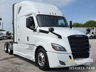 Freightliner Cascadia 126 Sleeper Semi Truck - Detroit, Other