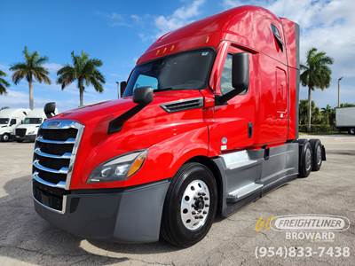 Freightliner Cascadia 126 Sleeper Semi Truck - Detroit 425HP, Manual