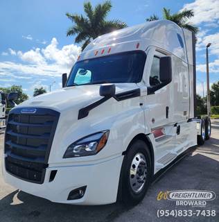 Freightliner Cascadia 126 Sleeper Semi Truck - Detroit, Other