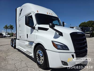 Freightliner Cascadia 126 Sleeper Semi Truck - Detroit 505HP, Other