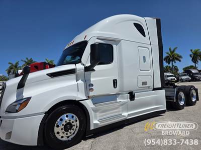 Freightliner Cascadia 126 Sleeper Semi Truck - Detroit 505HP, Other