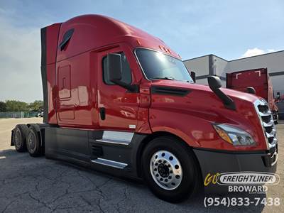Freightliner Cascadia 126 Sleeper Semi Truck - Detroit, Other
