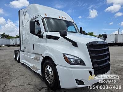 Freightliner Cascadia 126 Sleeper Semi Truck - Detroit 505HP, Other