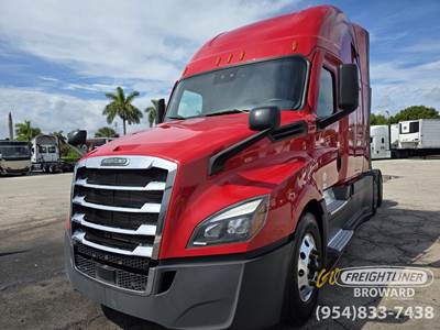 Freightliner Cascadia 126 Sleeper Semi Truck - Detroit 425HP, Automatic