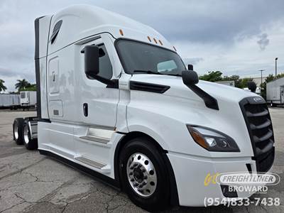 Freightliner Cascadia 126 Sleeper Semi Truck - Detroit, Other