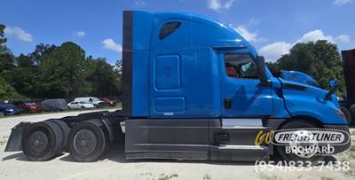Freightliner Cascadia 126 Sleeper Semi Truck - Detroit, Other