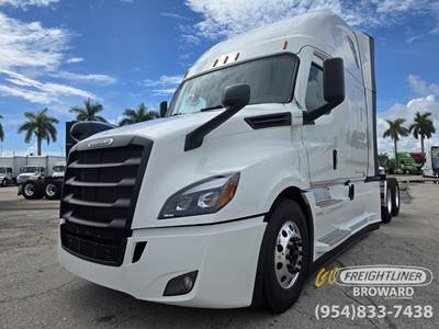 Freightliner Cascadia 126 Sleeper Semi Truck - Detroit 505HP, Other