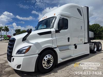 Freightliner Cascadia 126 Sleeper Semi Truck - Detroit 505HP, Other