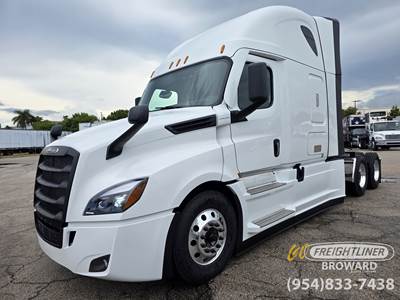 Freightliner Cascadia 126 Sleeper Semi Truck - Detroit, Other