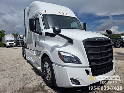 Freightliner Cascadia 126 Sleeper Semi Truck - Detroit 505HP, Other