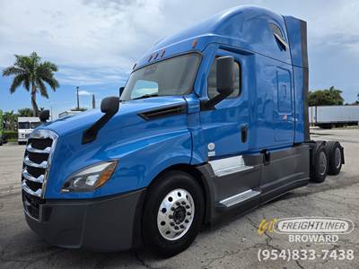 Freightliner Cascadia 126 Sleeper Semi Truck - Detroit, Other