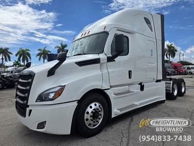 Freightliner Cascadia 126 Sleeper Semi Truck - Detroit 505HP, Other
