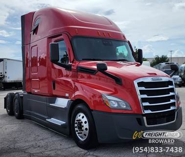 Freightliner Cascadia Sleeper Semi Truck