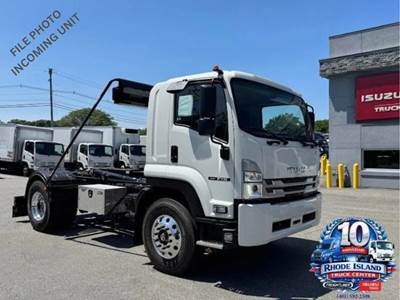 Isuzu FTR Hooklift Truck - Cummins, 260HP, Automatic
