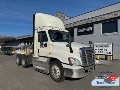 Freightliner Cascadia 125 Truck - 450HP, Manual