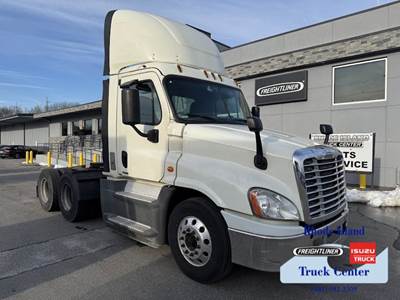 Freightliner Cascadia 125 Truck - 450HP, Manual