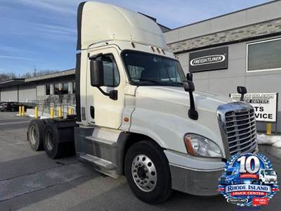 2017 Freightliner Cascadia 125 Day Cab 450HP, 10spd Manual
