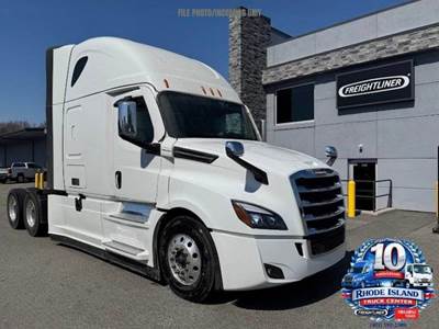 Freightliner Cascadia 126 Sleeper Semi Truck - 505HP, Autostick