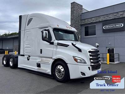 Freightliner Cascadia Sleeper Semi Truck