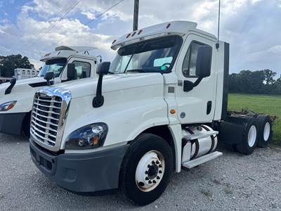 Freightliner Cascadia 125 Day Cab Truck - Detroit 435HP, 12 Speed Dt12 Automatic