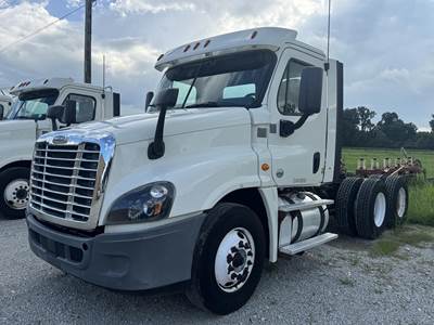 Freightliner Cascadia 125 Day Cab Truck - Detroit 435HP, 12 Speed Dt12 Automatic