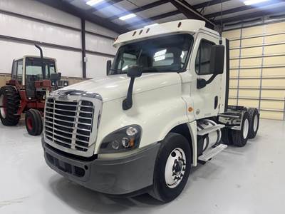 Freightliner Cascadia 125 Day Cab Truck - Detroit 435HP, 12 Speed Dt12 Automatic