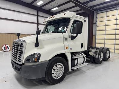 Freightliner Cascadia 125 Day Cab Truck - Detroit 435HP, 12 Speed Dt12 Automatic