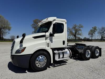 Freightliner Cascadia 126 Day Cab Truck - Detroit 435HP, 12 Speed Dt12 Automatic