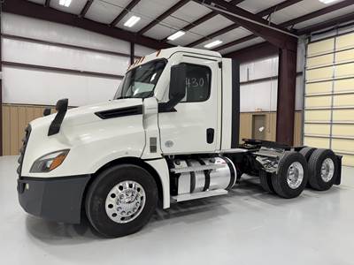 Freightliner Cascadia 126 Day Cab Truck - Detroit 435HP, 12 Speed Dt12 Automatic
