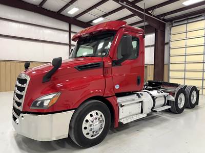 Freightliner Cascadia 126 Day Cab Truck - Detroit 475HP, 12 Speed Dt12 Automatic