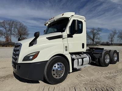 Freightliner Cascadia 126 Day Cab Truck - Detroit 435HP, 12 Speed Dt12 Automatic