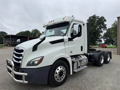 Freightliner Cascadia 126 Day Cab Truck - Detroit 455HP, 12 Speed Dt12 Automatic