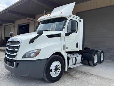Freightliner Cascadia 126 Day Cab Truck - Detroit 435HP, 12 Speed Dt12 Amt