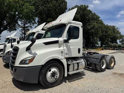 Freightliner Cascadia 126 Day Cab Truck - Detroit 435HP, 12 Speed Dt12 Amt