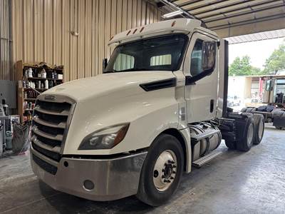 Freightliner Cascadia 126 Day Cab Truck - Detroit 455HP, 12 Speed Dt12 Amt