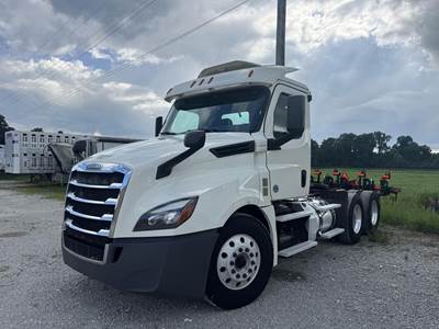 Freightliner Cascadia 126 Day Cab Truck - Detroit 435HP, 12 Speed Automatic