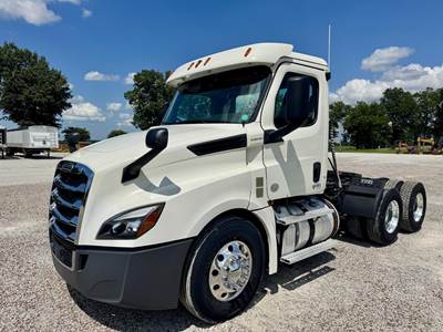 Freightliner Cascadia 126 Day Cab Truck - Detroit 435HP, 12 Speed Dt12 Automatic