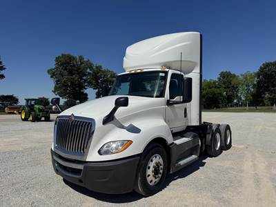 International LT Day Cab Truck - Cummins 450HP, Amt