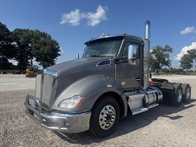 Kenworth T680 Day Cab Truck - Paccar 500HP, 13 Speed Manual