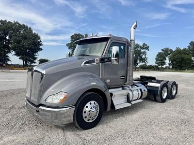 Kenworth T680 Day Cab Truck - Paccar 500HP, 13 Speed Manual