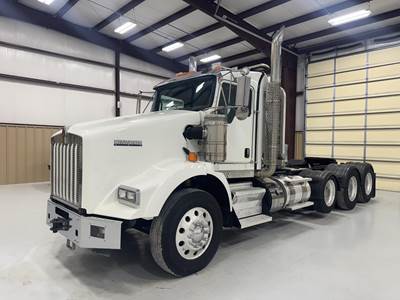 Kenworth T800 Tri Axle Day Cab Truck - Cummins 550HP, 18 Speed Manual