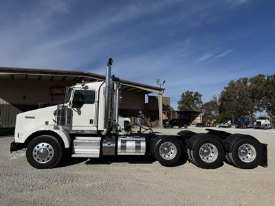 Kenworth T800 Tri Axle Day Cab Truck - Cummins 550HP, 18 Speed Manual
