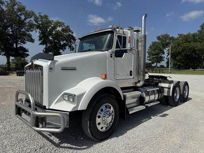 Kenworth T800 Day Cab Truck - Paccar 455HP, 10 Speed Manual