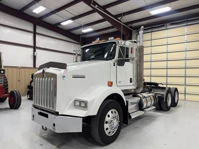 Kenworth T800 Day Cab Truck - Paccar 455HP, 10 Speed Manual