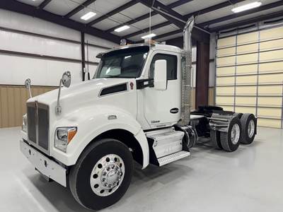 Kenworth T880 Day Cab Truck - Paccar 455HP, 6 Speed Allison Rds Automatic