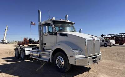 Kenworth T880 Day Cab Truck - Cummins 470HP, 18 Speed Endurant Automatic