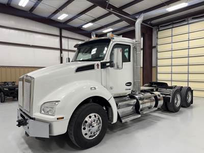 Kenworth T880 Day Cab Truck - Cummins 470HP, 18 Speed Endurant Automatic